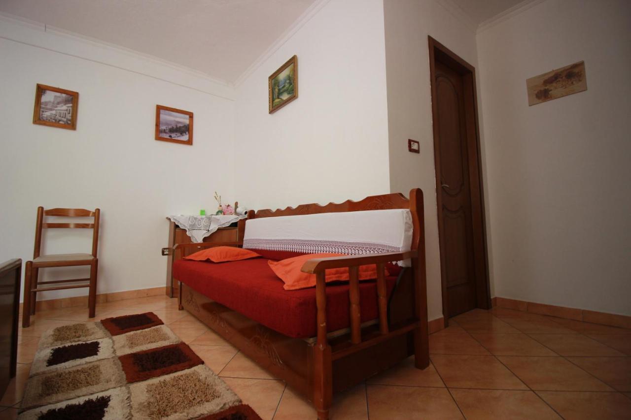 Gjirokastër Grandma'S Home מראה חיצוני תמונה