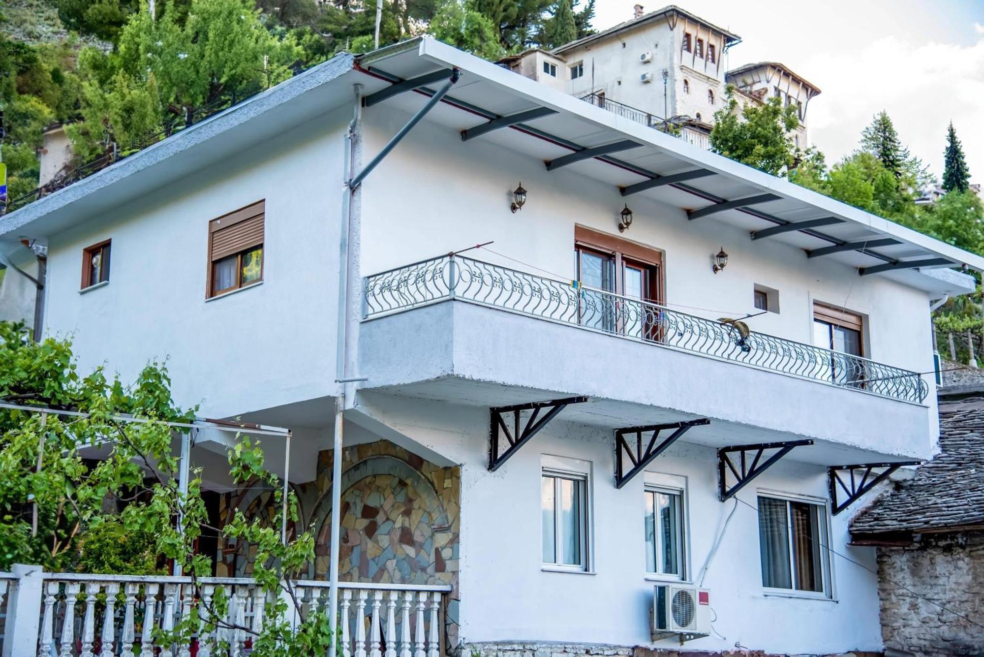 Gjirokastër Grandma'S Home מראה חיצוני תמונה